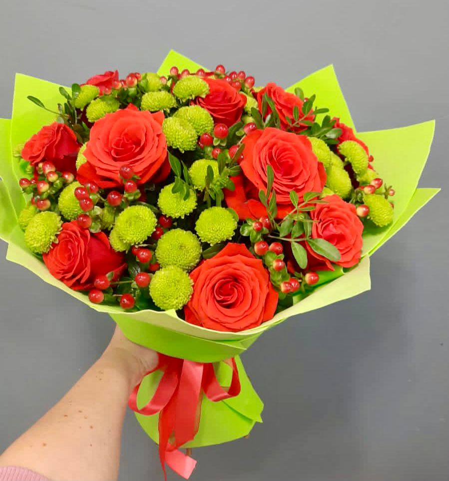 Букет цветов из: Хризантемы и Розы в Икше