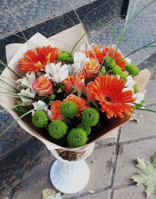 Букет цветов из: Герберы, Хризантемы, Альстромерии и Розы в Икше