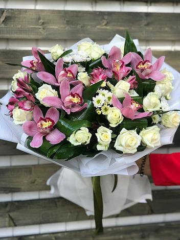 Букет цветов из: Розы и Хризантемы в Икше