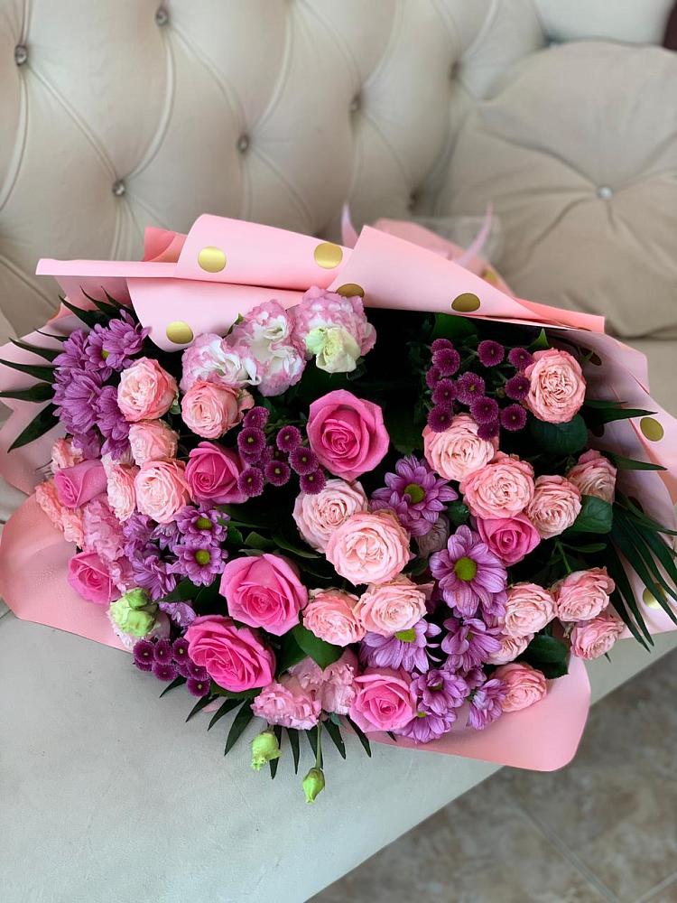 Букет цветов из: Хризантемы, Розы и Лизиантусы в Икше