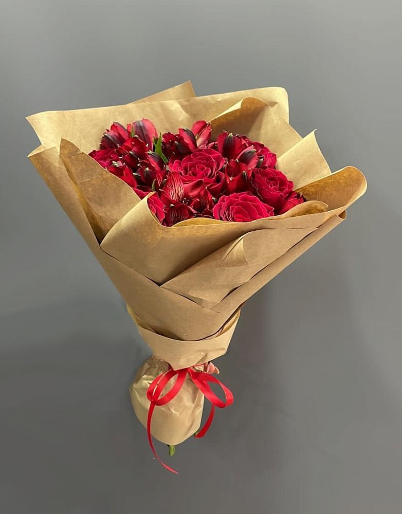 Букет цветов из: Альстромерии и Розы в Икше