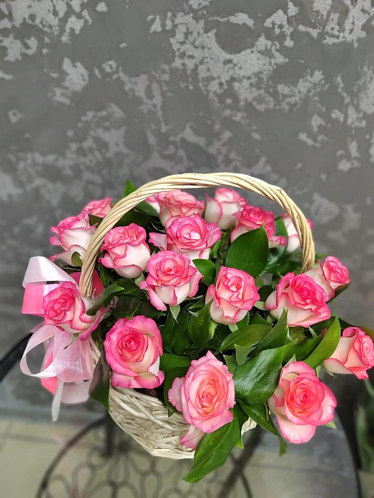 Цветочная композиция из Розы в корзине в Икше