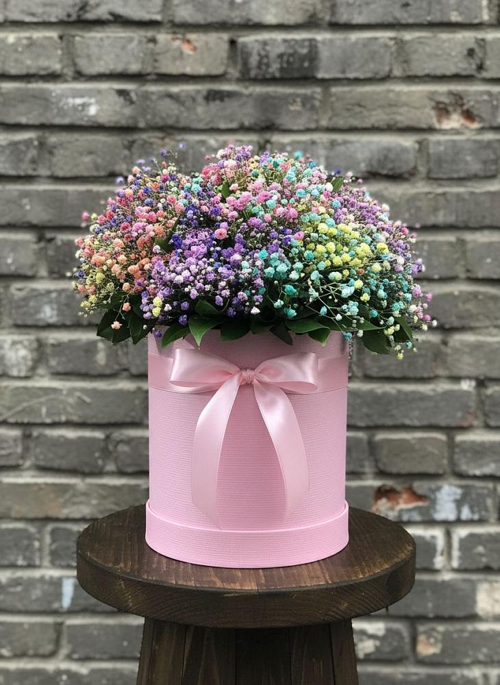 Цветочная композиция из Гипсофила и Розы в шляпной коробке в Икше