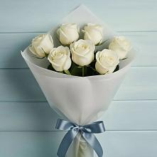 Букет 7 Белых роз Эдлесс Лав в Икше