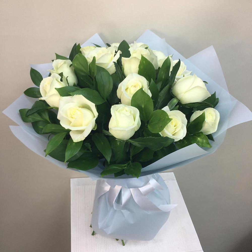 Букет 15 Белых роз Проуд в Икше
