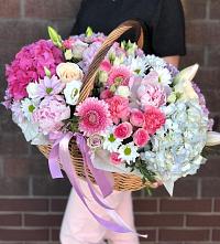 Композиция солнечный день в Икше Цветочная композиция из Розы, Хризантемы, Пионы и Лизиантусы в корзине в Икше