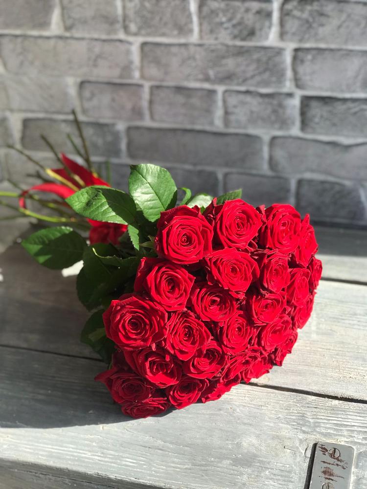 Букет Красные розы Фридом в Икше