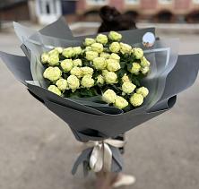 Букет Белые кустовые розы Солинеро в Икше