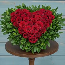 Цветочная композиция из Розы в виде сердца в Икше