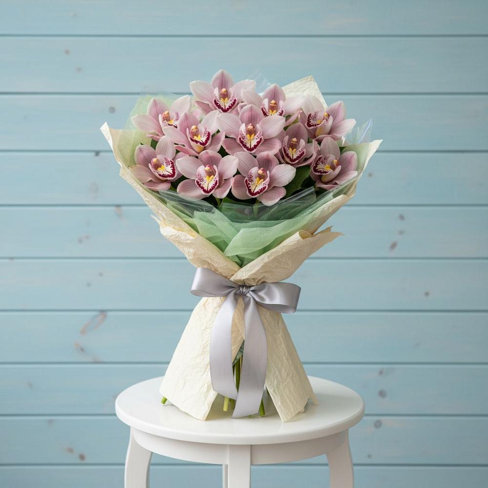 Букет цветов из: Орхидеи и Розы в Икше