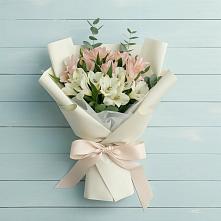 Букет цветов из:  Альстромерии в Икше