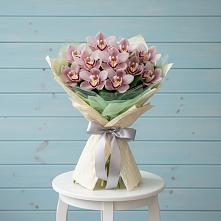 Букет цветов из:  Орхидеи и Розы в Икше