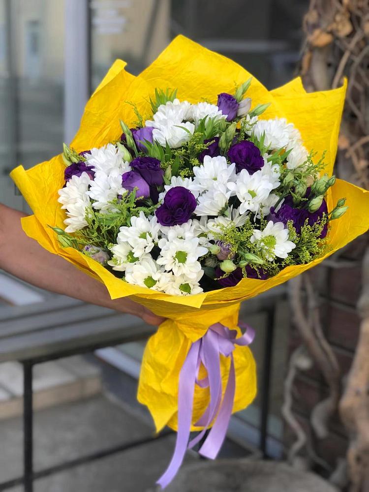Букет цветов из: Ирисы, Хризантемы и Ромашки в Икше