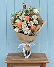 Букет цветов из:  Альстромерии, Лизиантусы, Розы и Хризантемы в Икше