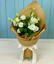 Букет цветов из:  Хризантемы и Лизиантусы в Икше