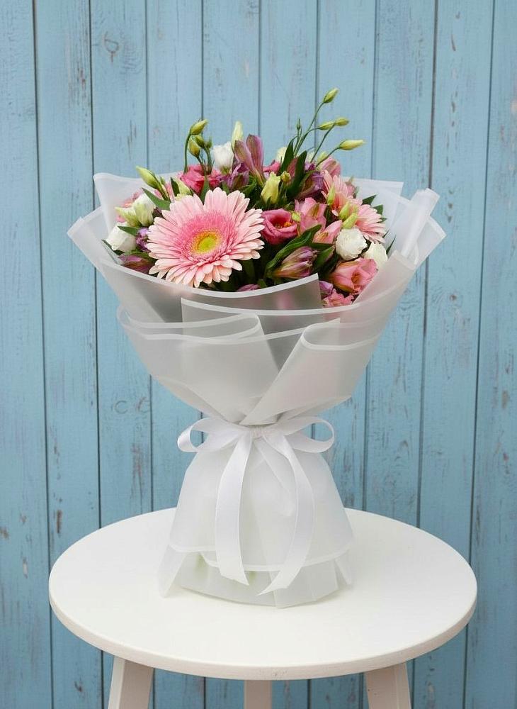 Букет цветов из: Герберы, Альстромерии и Лизиантусы в Икше