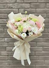 Букет цветов из:  Гвоздики, Розы, Лизиантусы и Хризантемы в Икше