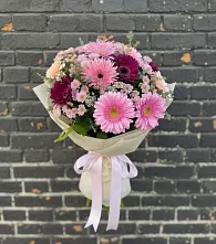 Букет цветов из:  Герберы и Хризантемы в Икше