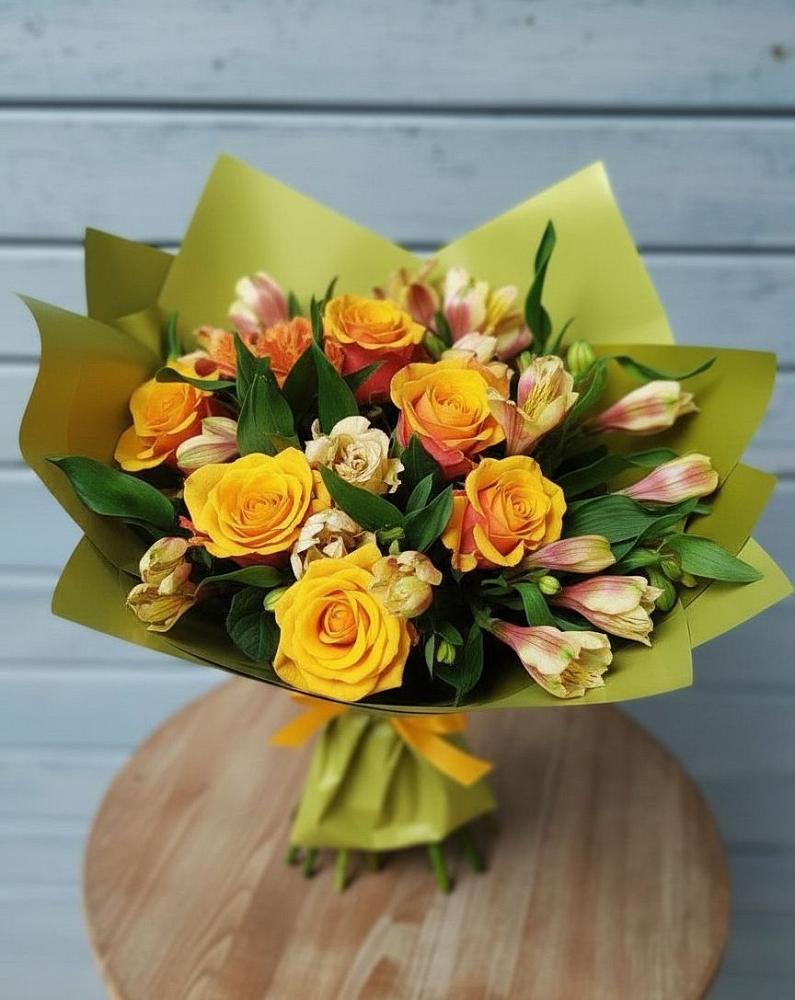 Букет цветов из: Альстромерии и Розы в Икше