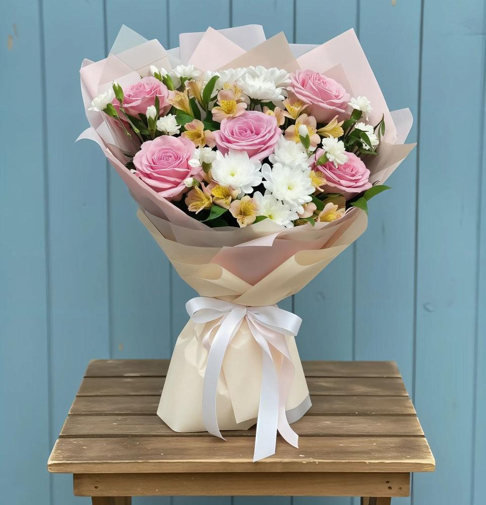 Букет цветов из: Гвоздики, Орхидеи и Розы в Икше