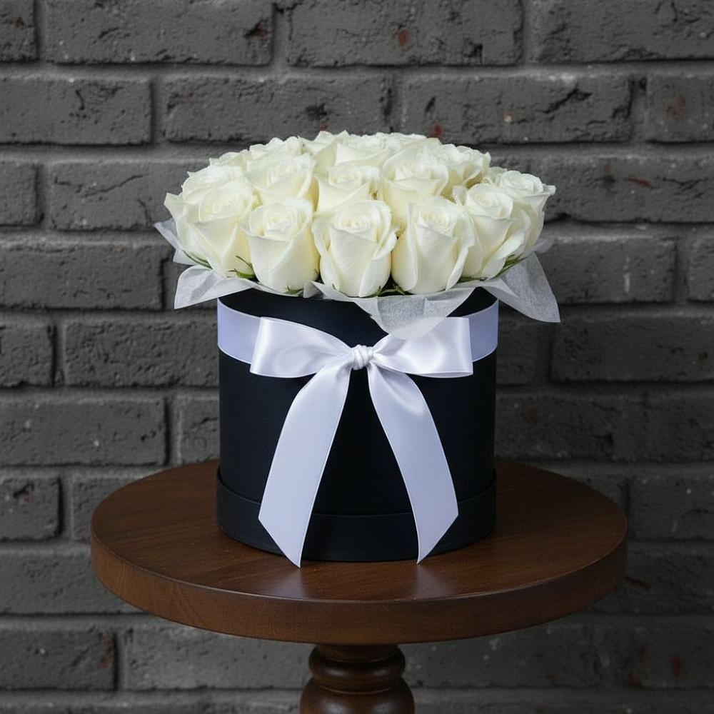 Цветочная композиция из Розы в шляпной коробке в Икше