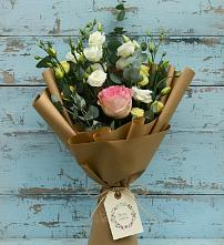 Букет цветов из:  Розы и Лизиантусы в Икше