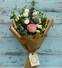 Букет цветов из:  Розы и Лизиантусы в Икше