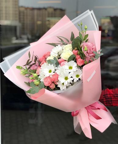 Букет цветов из: Розы, Лизиантусы и Хризантемы в Икше