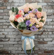 Букет цветов из:  Розы, Лизиантусы и Гвоздики в Икше