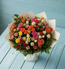 Букет Микс из разноцветных кустовых роз в Икше