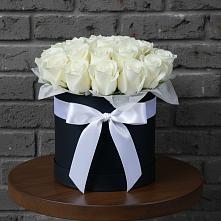 Цветочная композиция из Розы в шляпной коробке в Икше